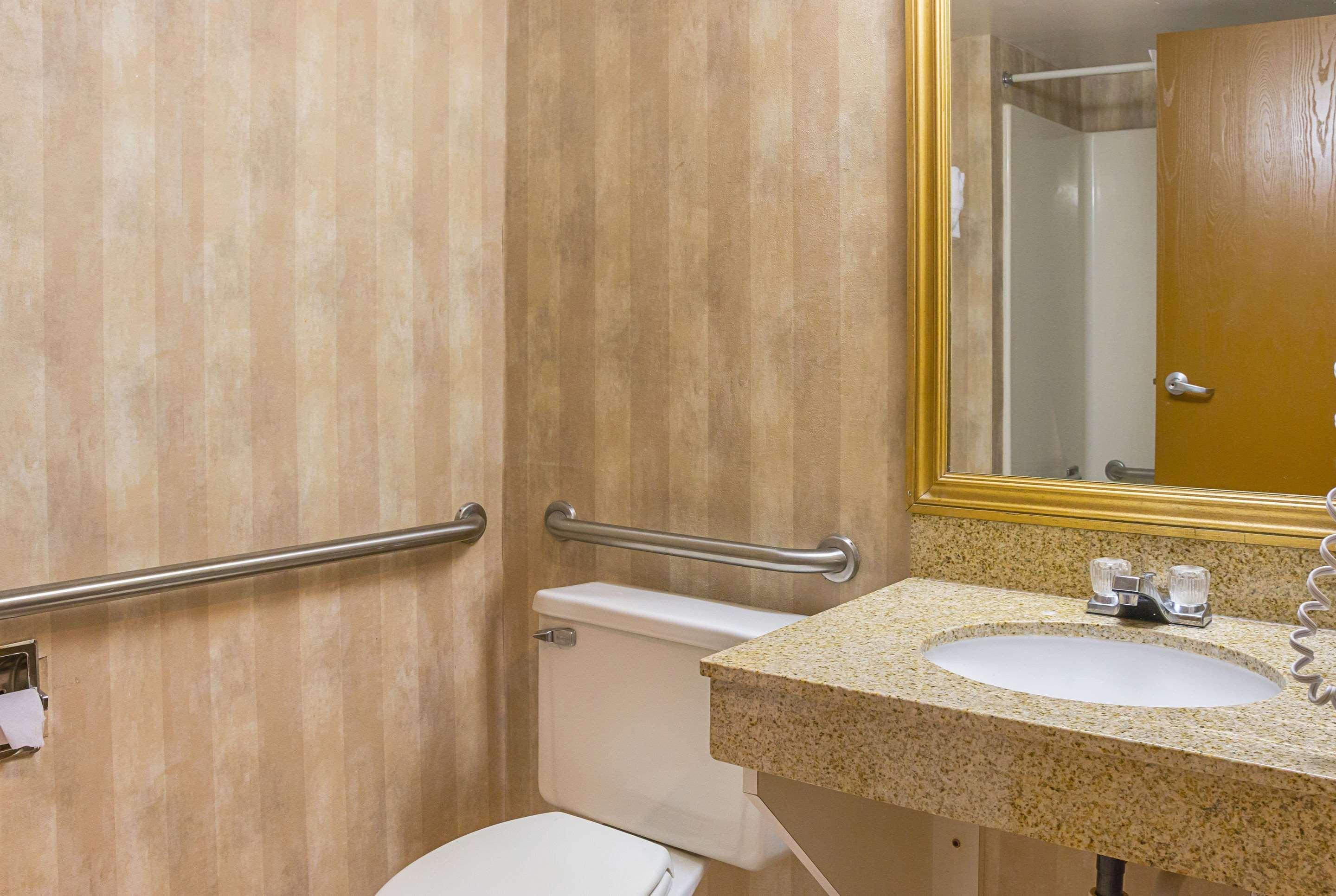 Quality Inn & Suites Detroit Metro Airport Romulus Eksteriør bilde