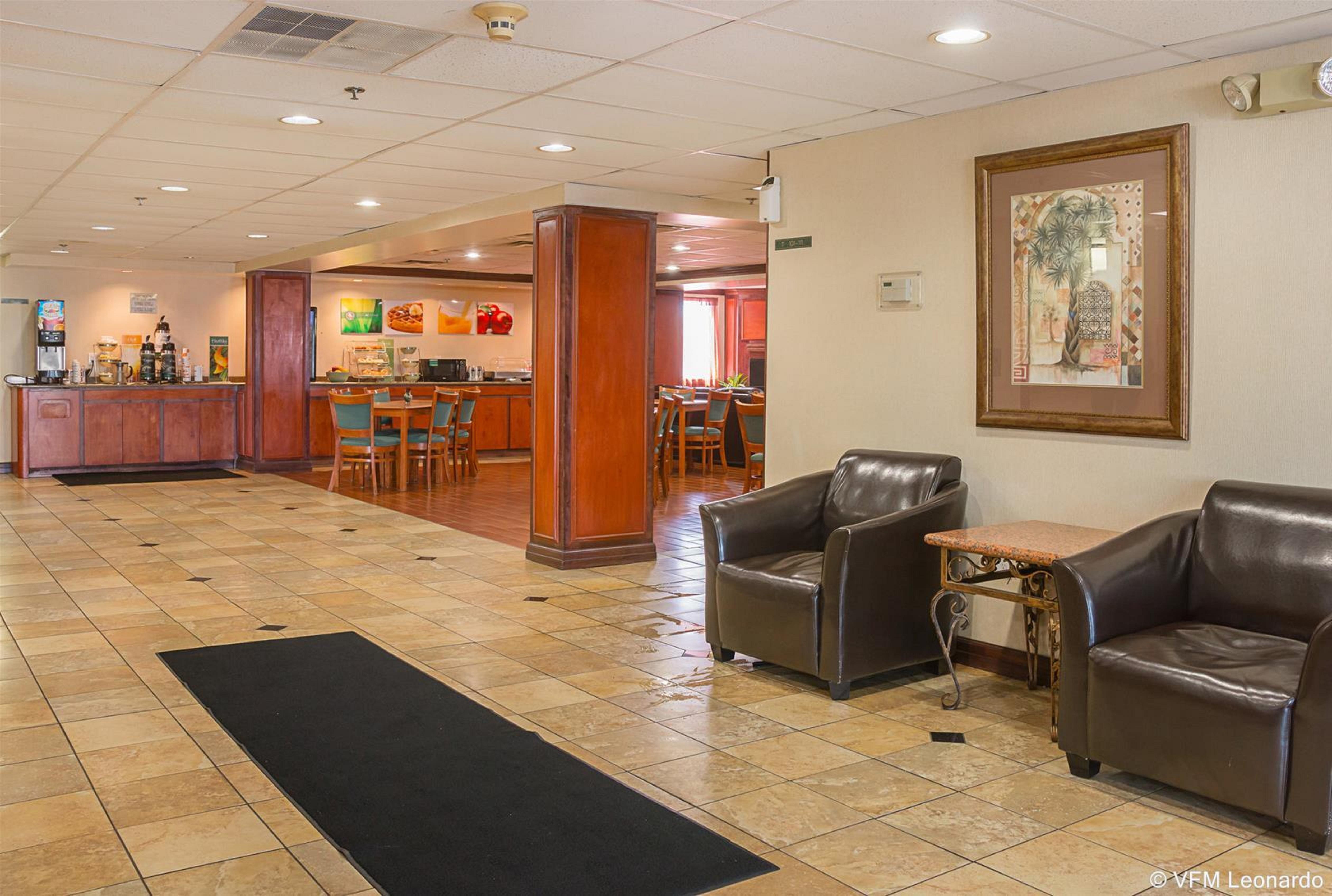 Quality Inn & Suites Detroit Metro Airport Romulus Eksteriør bilde