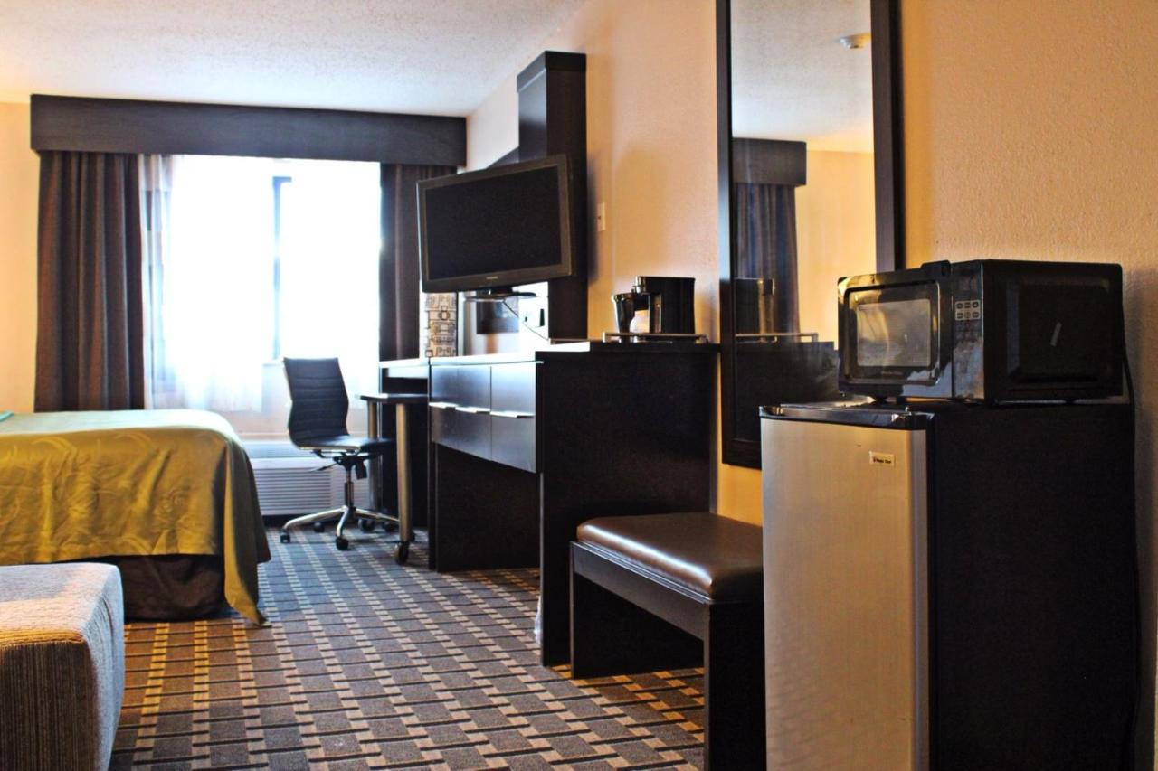 Quality Inn & Suites Detroit Metro Airport Romulus Eksteriør bilde