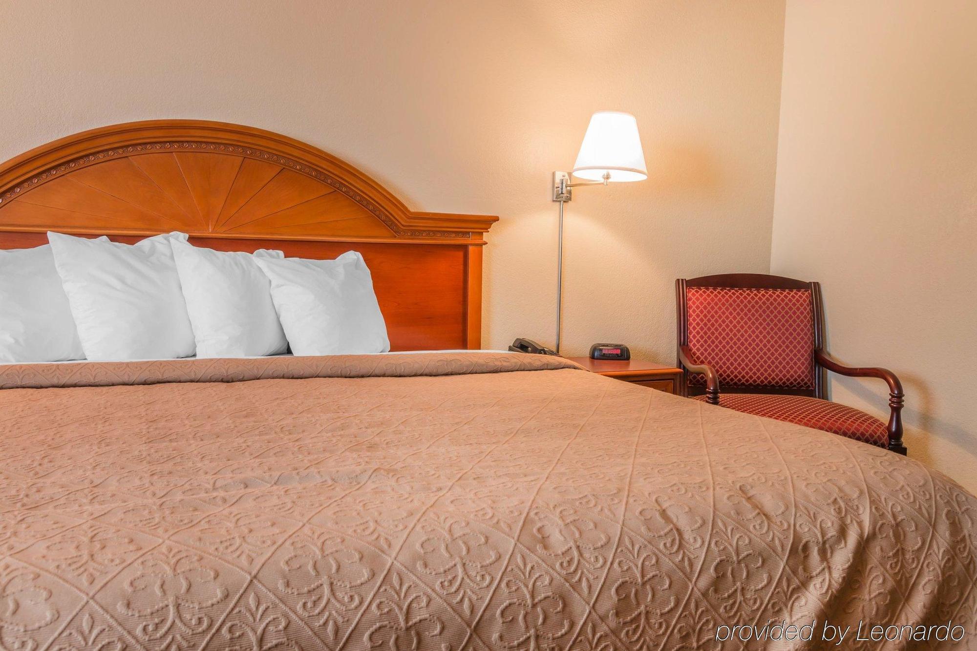 Quality Inn & Suites Detroit Metro Airport Romulus Eksteriør bilde
