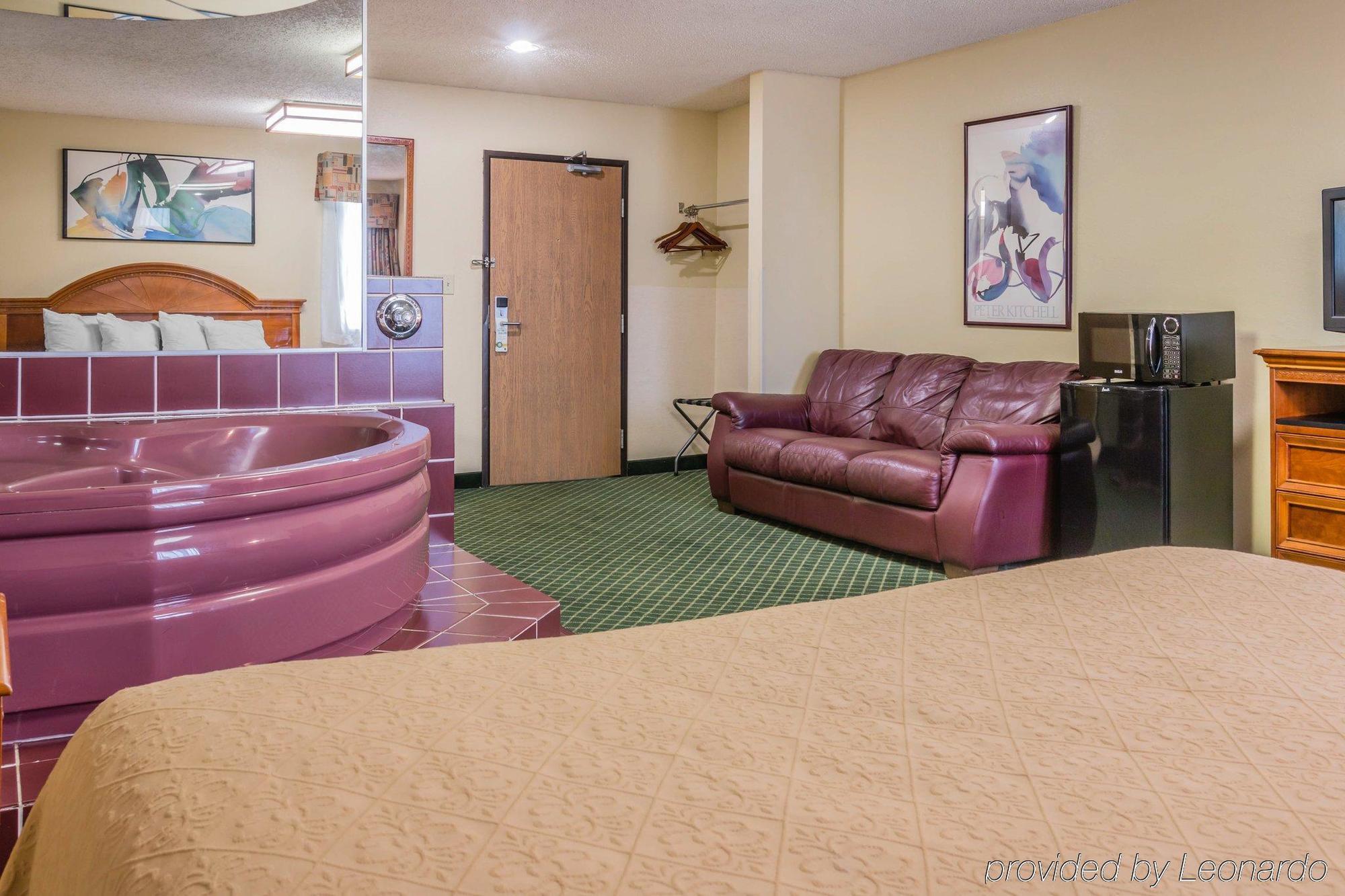 Quality Inn & Suites Detroit Metro Airport Romulus Eksteriør bilde