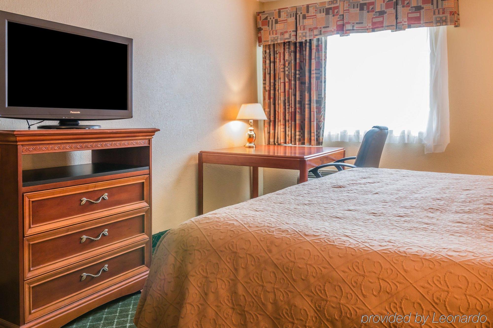 Quality Inn & Suites Detroit Metro Airport Romulus Eksteriør bilde