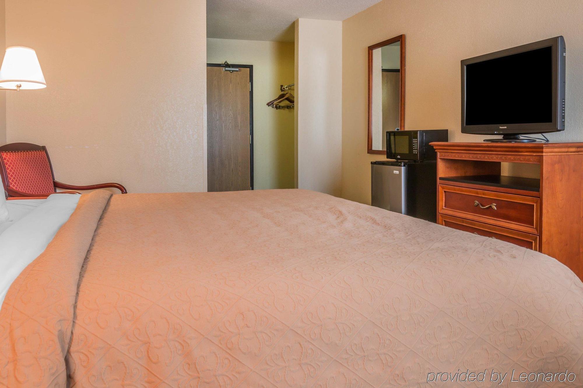 Quality Inn & Suites Detroit Metro Airport Romulus Eksteriør bilde