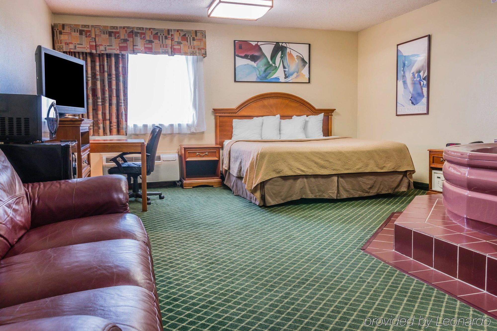 Quality Inn & Suites Detroit Metro Airport Romulus Eksteriør bilde