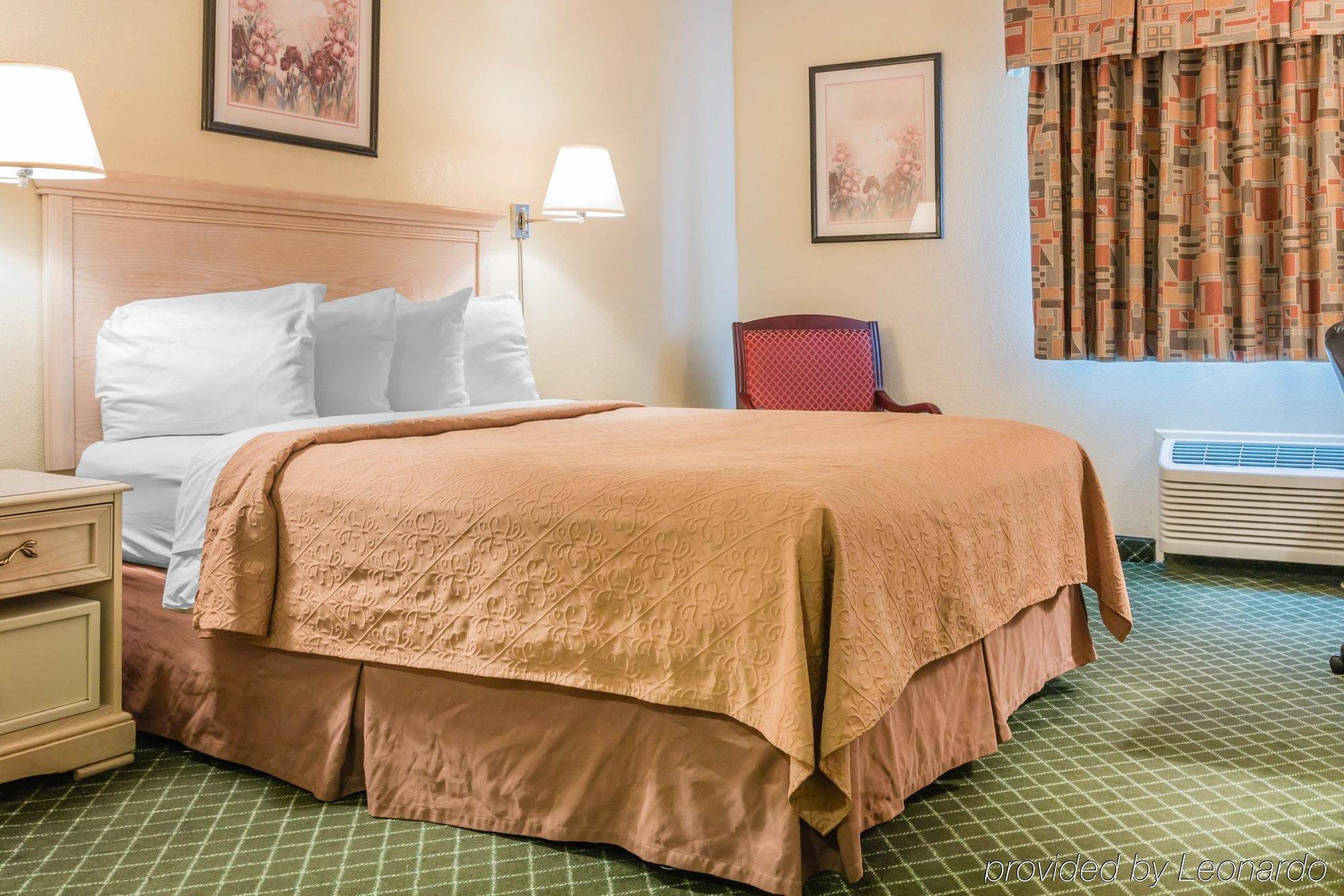 Quality Inn & Suites Detroit Metro Airport Romulus Eksteriør bilde