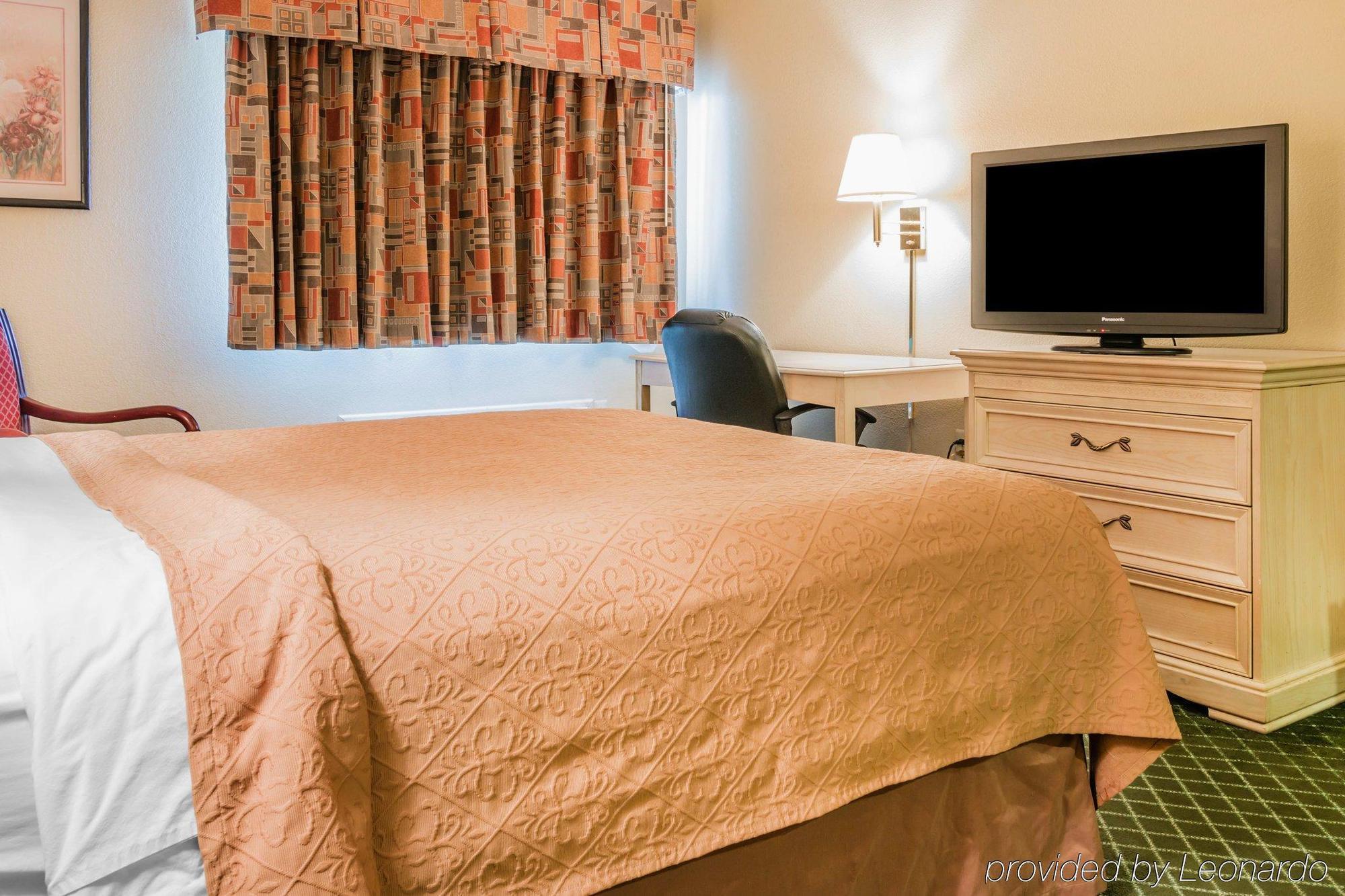 Quality Inn & Suites Detroit Metro Airport Romulus Eksteriør bilde