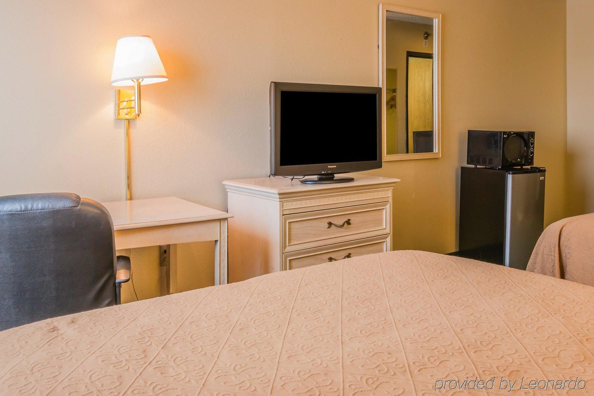 Quality Inn & Suites Detroit Metro Airport Romulus Eksteriør bilde