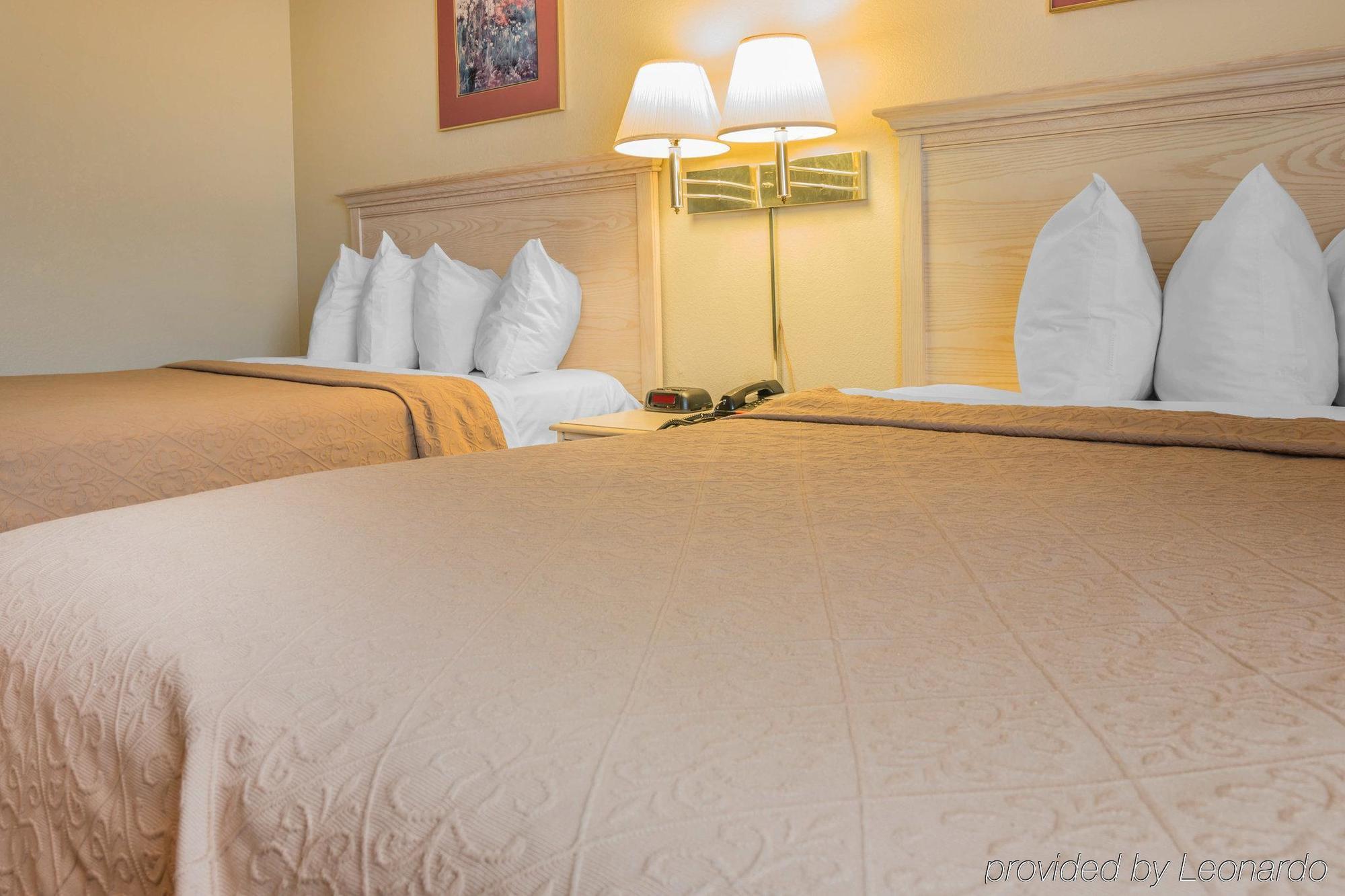 Quality Inn & Suites Detroit Metro Airport Romulus Eksteriør bilde