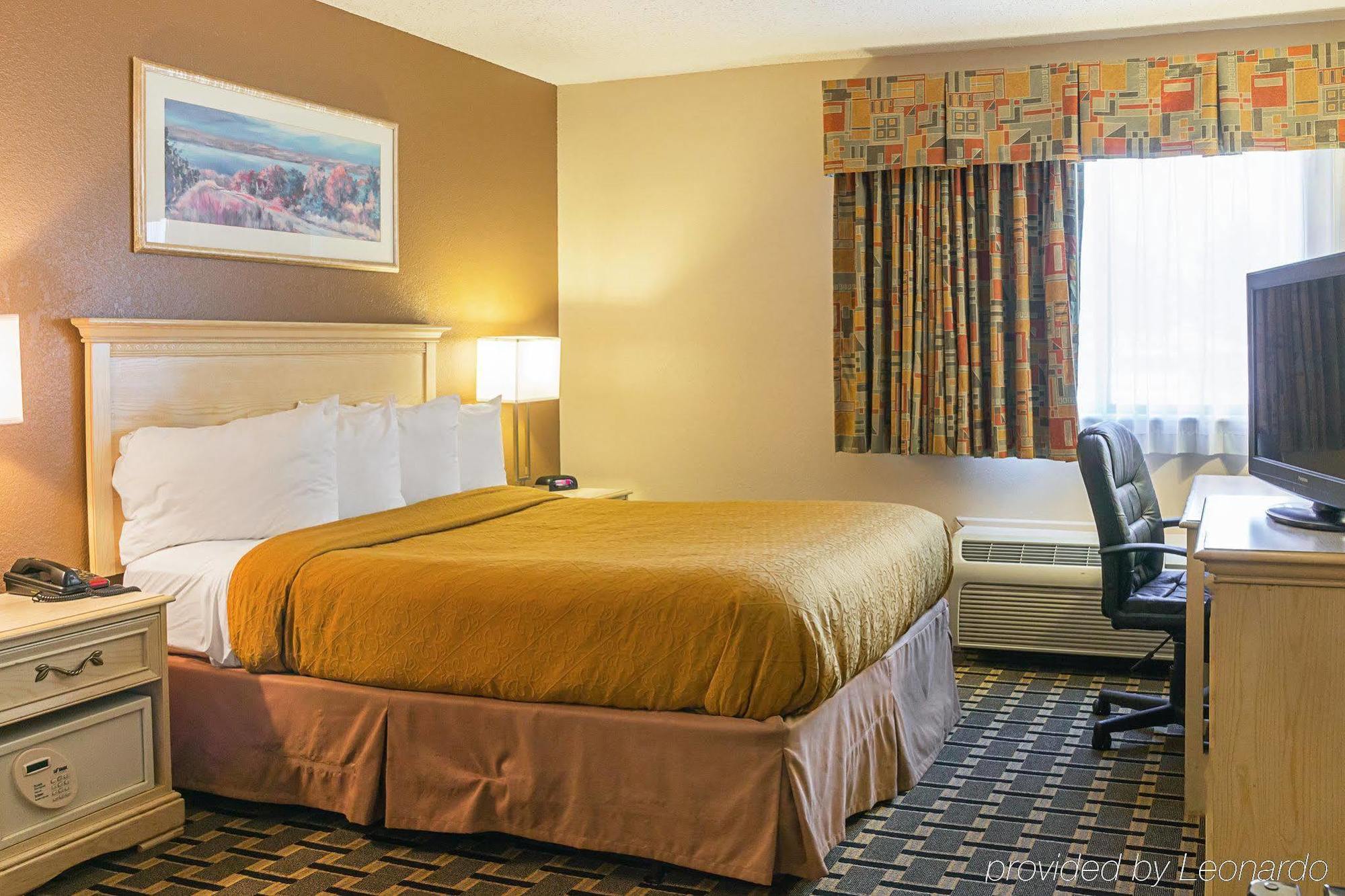 Quality Inn & Suites Detroit Metro Airport Romulus Eksteriør bilde